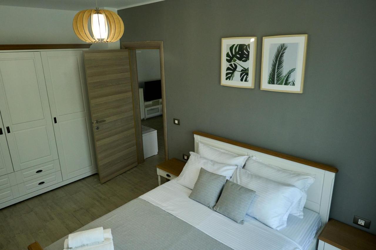 Sea Shore - N Pools Mamaia